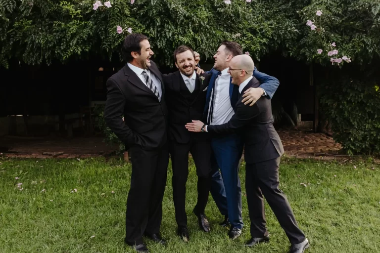 amigos del novio en boda en uruguay